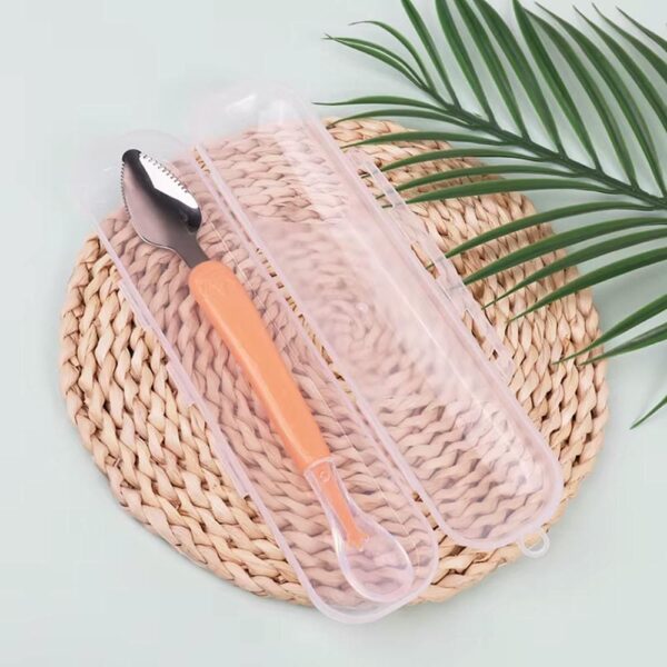 Cuchara Doble Silicon y Acero raspa fruta con Caja Melón Formosa en uso