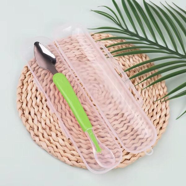 Cuchara Doble Silicon y Acero raspa fruta con Caja Verde Formosa tamaño en uso