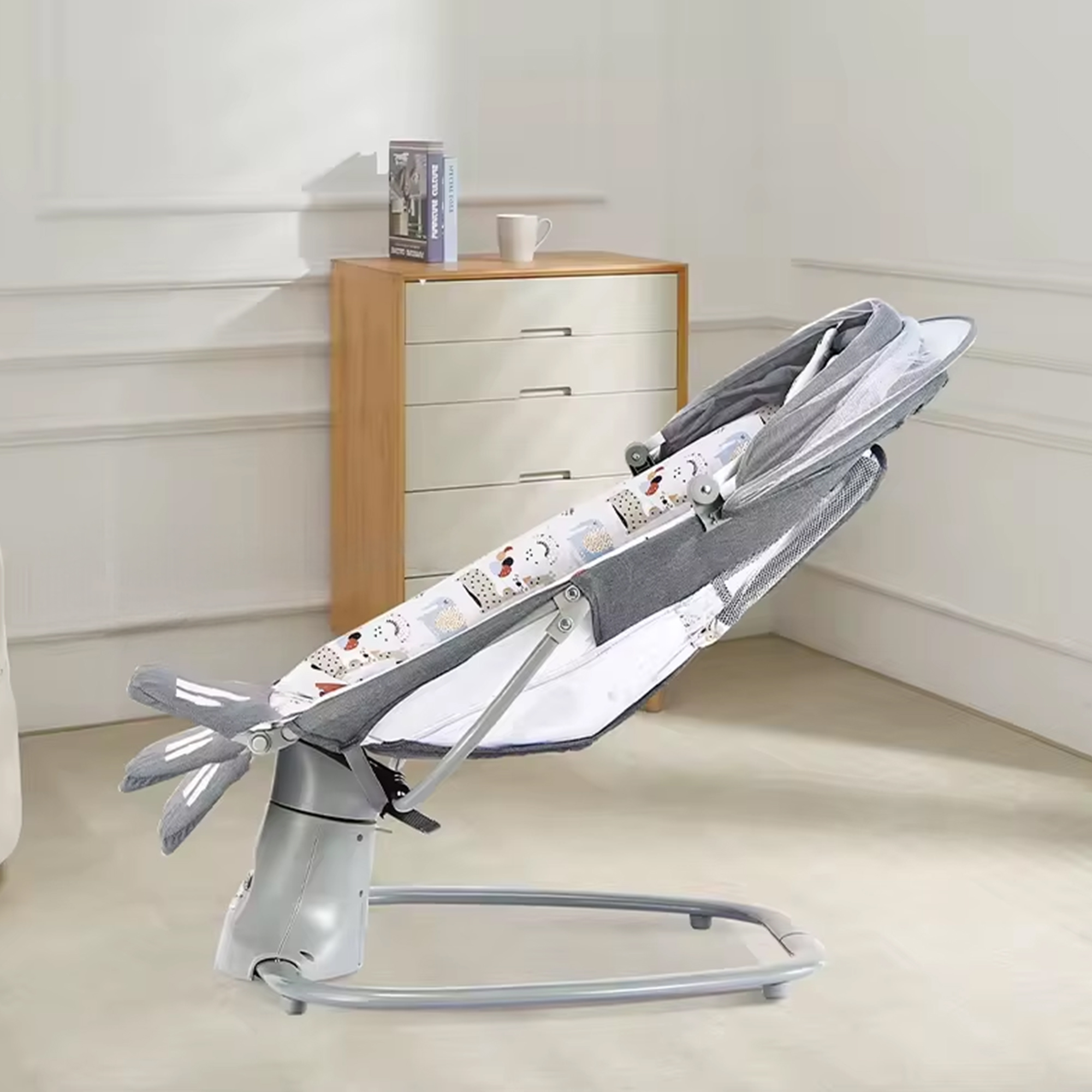 Mecedora Mastela Deluxe Gris Pinguino Creciendo Juntos vista lateral