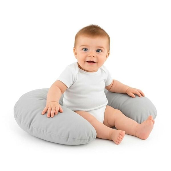 Almohada de Lactancia Gris Mr & Mrs bebé sentado