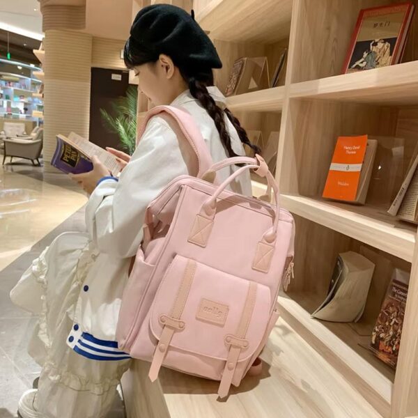 Pañalera Mochila Paris Morado Baby Land uso espalda