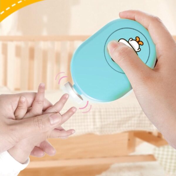 Limador de Uñas Eléctrico Celeste Pato Amor de Mamá uso