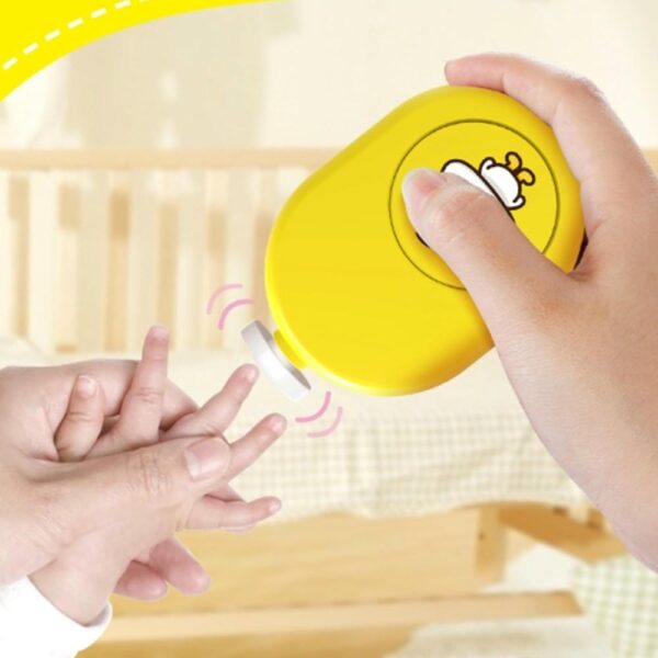 Limador de Uñas Eléctrico Amarillo Pato Amor de Mamá uso